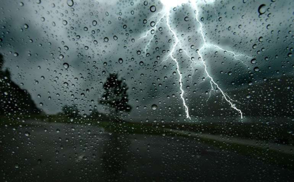 Дощі та грози накриють Україну: які області під загрозою