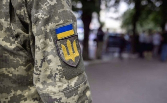 У Луцьку натовп заблокував службове авто ТЦК