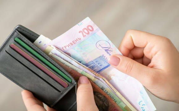 Українцям можуть знизити зарплату без попередження