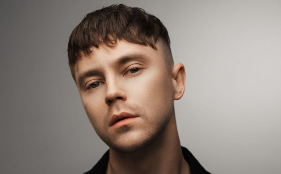 Відомий український співак нарвався на різку критику: що сталося