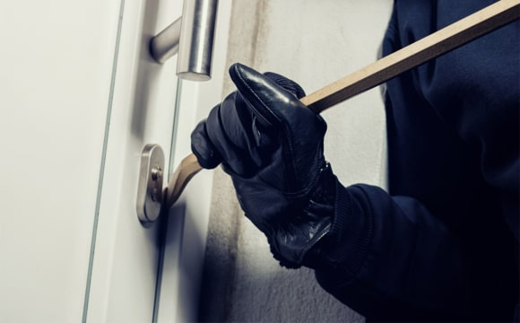 На Волині хлопці двічі обікрали гараж військового