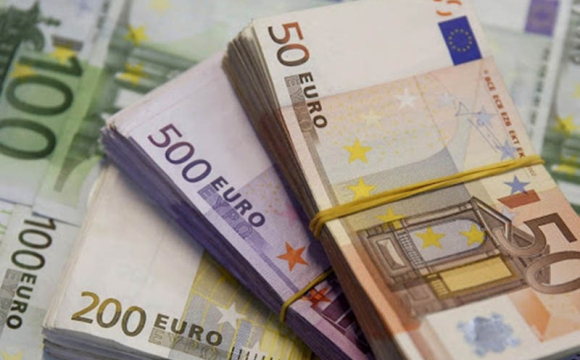 Українців закликали продавати євро: у чому причина