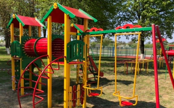 У громаді на Волині підлітки пошкодили дитячий майданчик