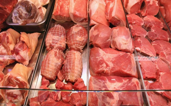 Ціни на м’ясо серйозно зростуть: чому яловичина, свинина та курятина відчутно подорожчають