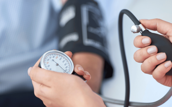 Популярний напій знижує тиск: коли його потрібно вживати