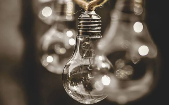 Скільки будуть платити українці за світло з 1 лютого: названа ціна за кіловат