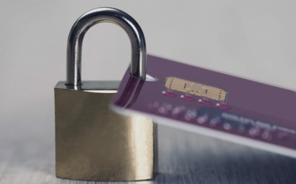 Українцям можуть раптово заблокувати банківські картки: у чому причина