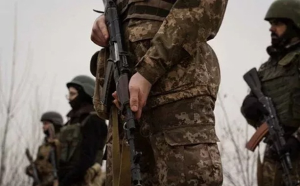 Чому в Україні досі діє воєнний стан