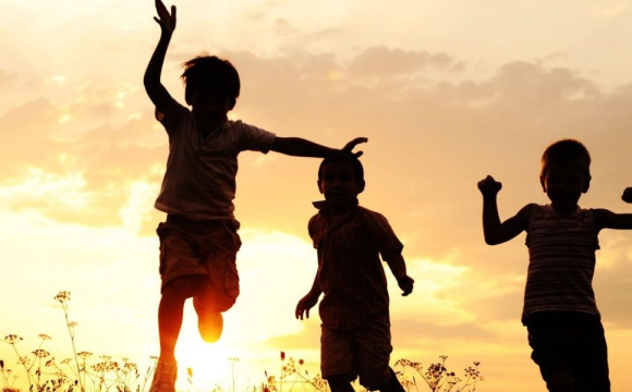 Назвали країни з найменшою кількістю дітей: яке місце посідає Україна