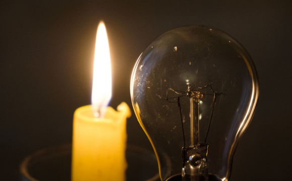 Чому після масованої атаки Росії світло вимикають нерівномірно