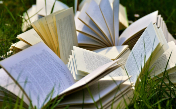 Українці можуть заробити гроші на старих газетах і книжках