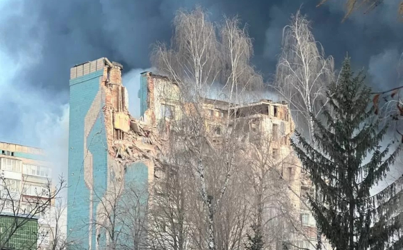 РФ масовано атакувала захід України: під завалами шукають людей