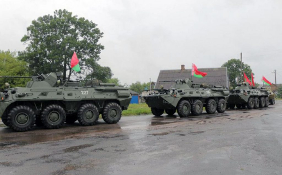 У Білорусі біля кордону з Україною помітили дивну техніка з новими знаками