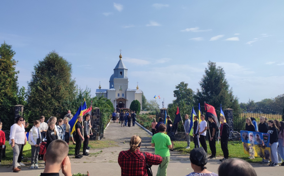 На Волині все село прийшло попрощатия із загиблим Героєм