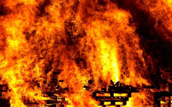 На військовій базі спалахнула масштабна пожежа: є загиблі та поранені