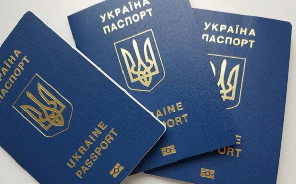 У Польщі в українців позабирали паспорти: що сталося