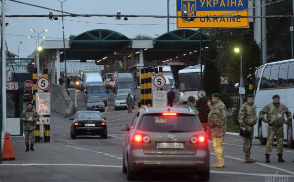 Українці масово виїжджають з Польщі: що відбувається