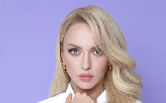 Відому українську співачку жорстко перевіряли на кордоні: вона розлючена