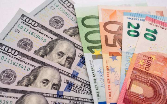 Українців закликали не купувати та не продавати долари