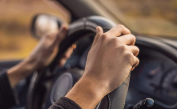 Чоловік забув дружину на стоянці і поїхав далі: як так сталося