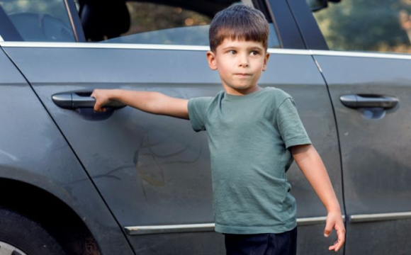 З міста почали масово виїжджати мами з дітьми