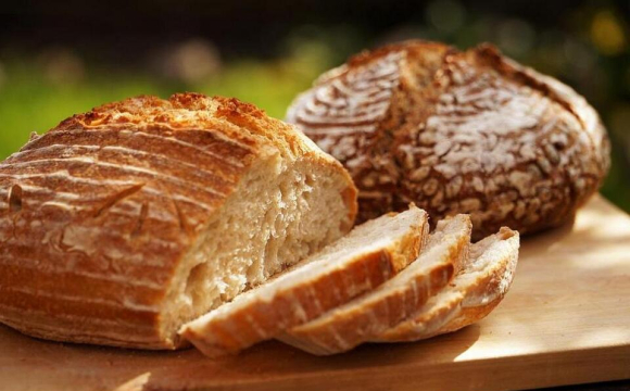 Чому не можна купувати нарізаний хліб: причина здивує
