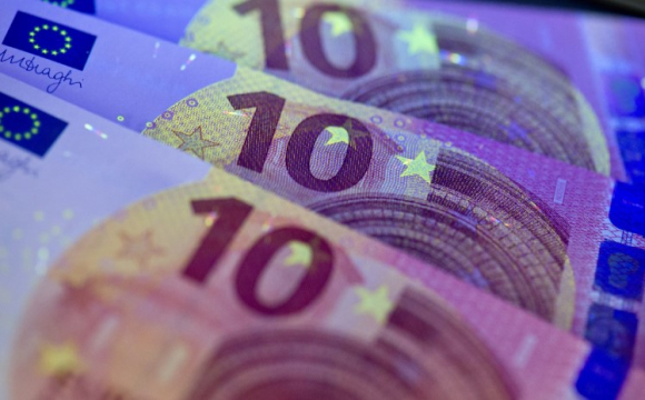 Виїзд за кордон у 2026 році: скільки готівки можна вивезти з собою