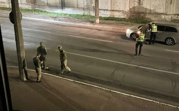 У Луцьку за «Там Тамом» знову фіксують нічні перевірки авто за участі ТЦК
