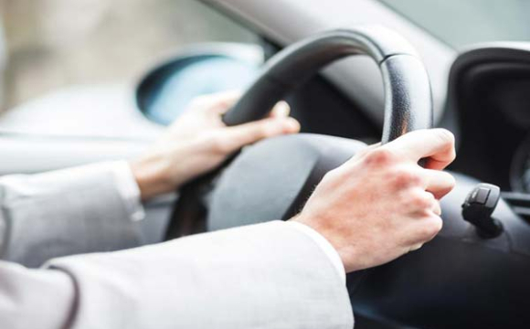 Українці масово позбавляються російських авто