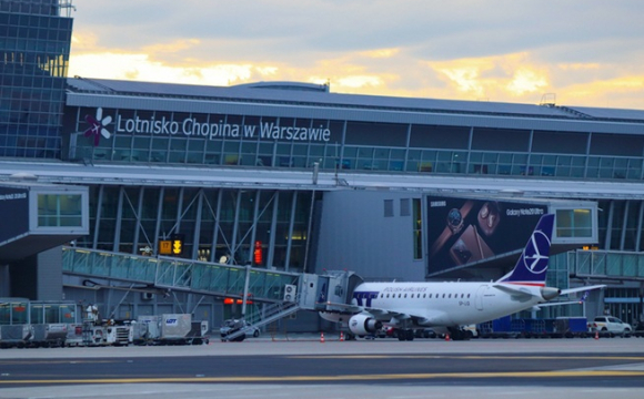 Польща масово закрила аеропорти: що сталося
