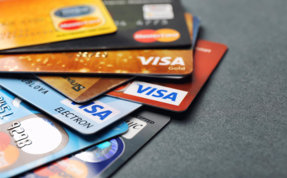 Ощадбанк блокує рахунки українців: до якої суми грошей дозволений доступ