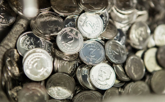 Банки масово продають 10-гривневі монети: у чому причина