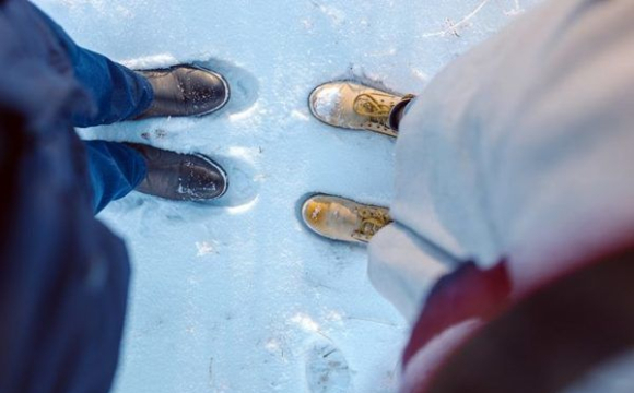 Ноги будуть теплими навіть у сильні морози: простий спосіб утеплити взуття