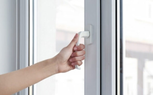 Жителів заходу України закликали закрити вікна та не виходити на вулицю