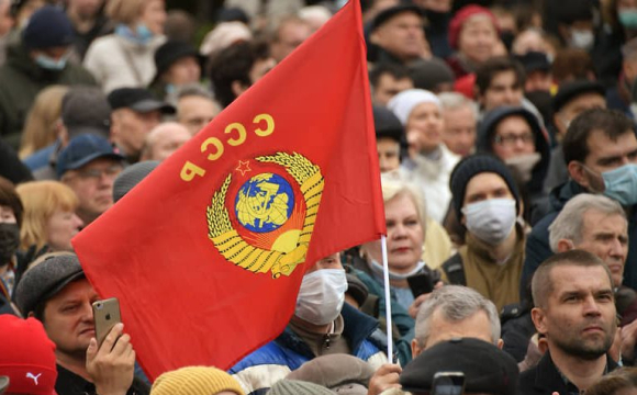 У центрі Рівного чоловік під час тривоги увімкнув радянський гімн