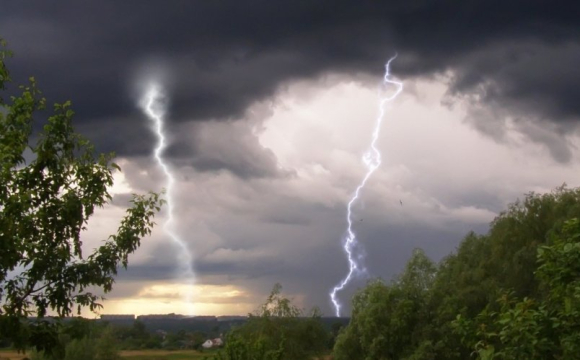 Україну накриють потужні дощі з грозами: відома дата