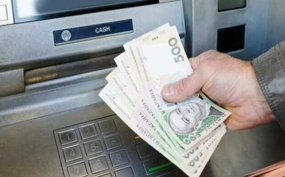 В Україні діють обмеження на зняття готівки: що потрібно знати