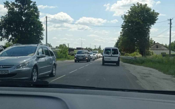 На Волині утворився величезний затор