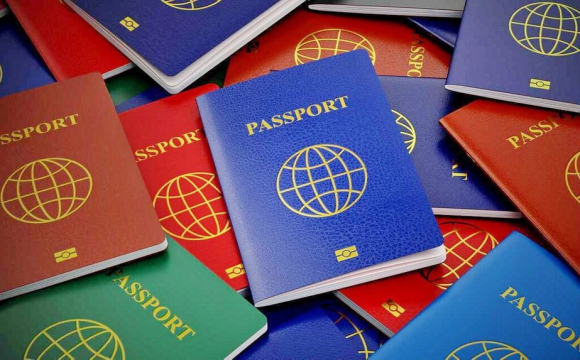 До України масово їдуть іноземці: що відбувається