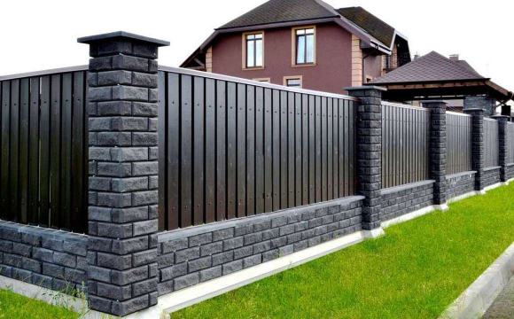 Українців можуть змусити зносити високі паркани