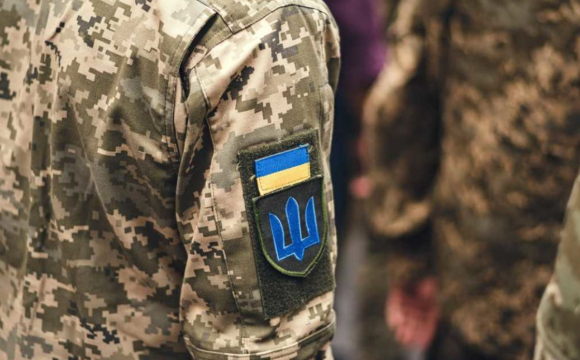 У селі  в подвір'я працівника ТЦК кинули вибухівку