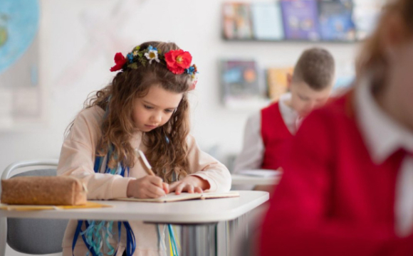 В українських школах та ліцеях навчальний рік почнеться на місяць раніше: у чому причина