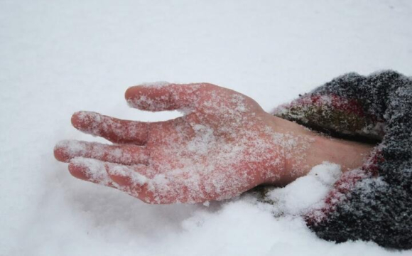 На заході України внаслідок переохолодження чоловік опинився в реанімації