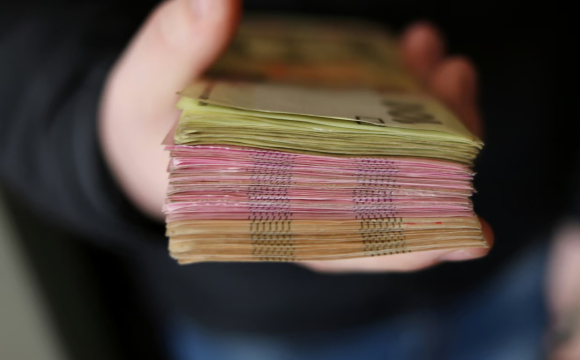 Українців попередили про загрозу втрати грошей під час повітряних тривог