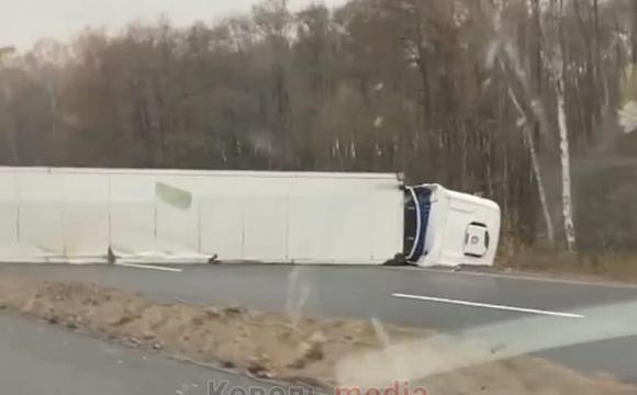 На Волині перекинулася вантажівка. ВІДЕО