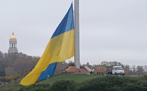 У Києві зняли головний прапор країни: що сталося