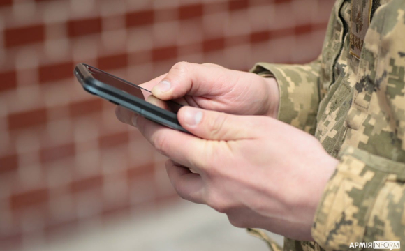 ПриватБанк блокує рахунки військових