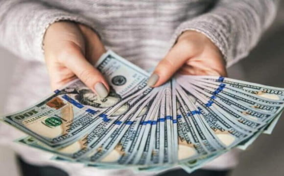 До цих знаків Зодіаку «липнуть» гроші: перевірте, чи є ви у списку