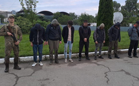 На заході України затримали сім чоловіків