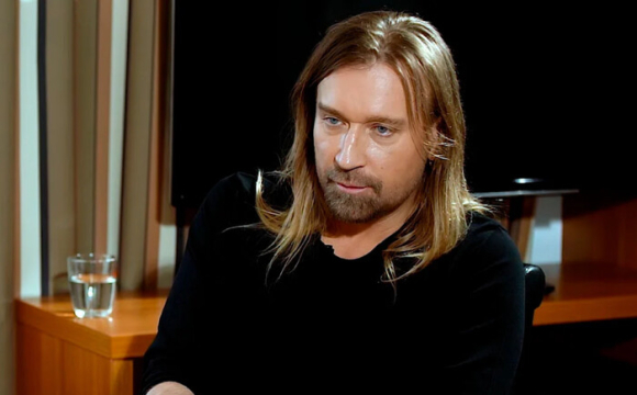 Український співак, який втік за кордон, виконав пісню російською: мережа розлючена